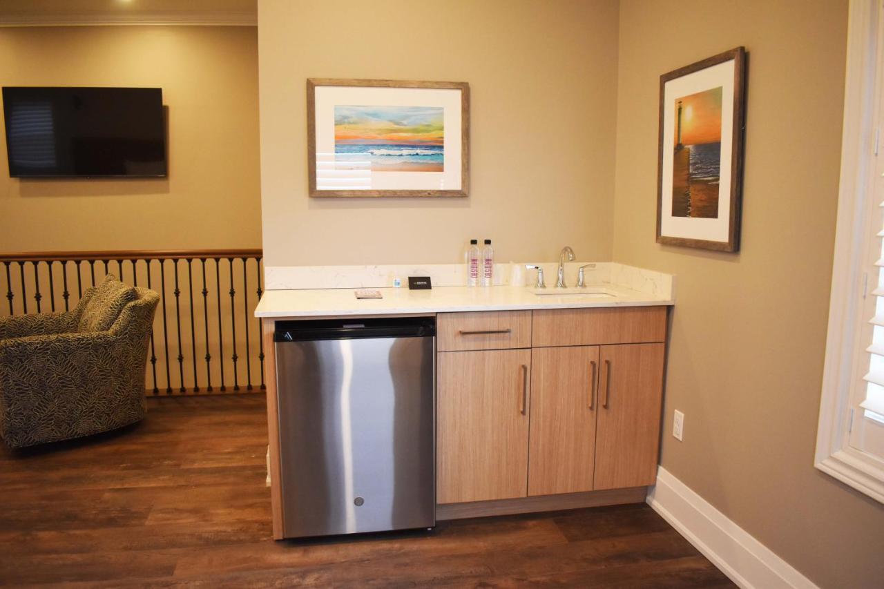 Colonial Hotel & Suites Grand Bend Buitenkant foto