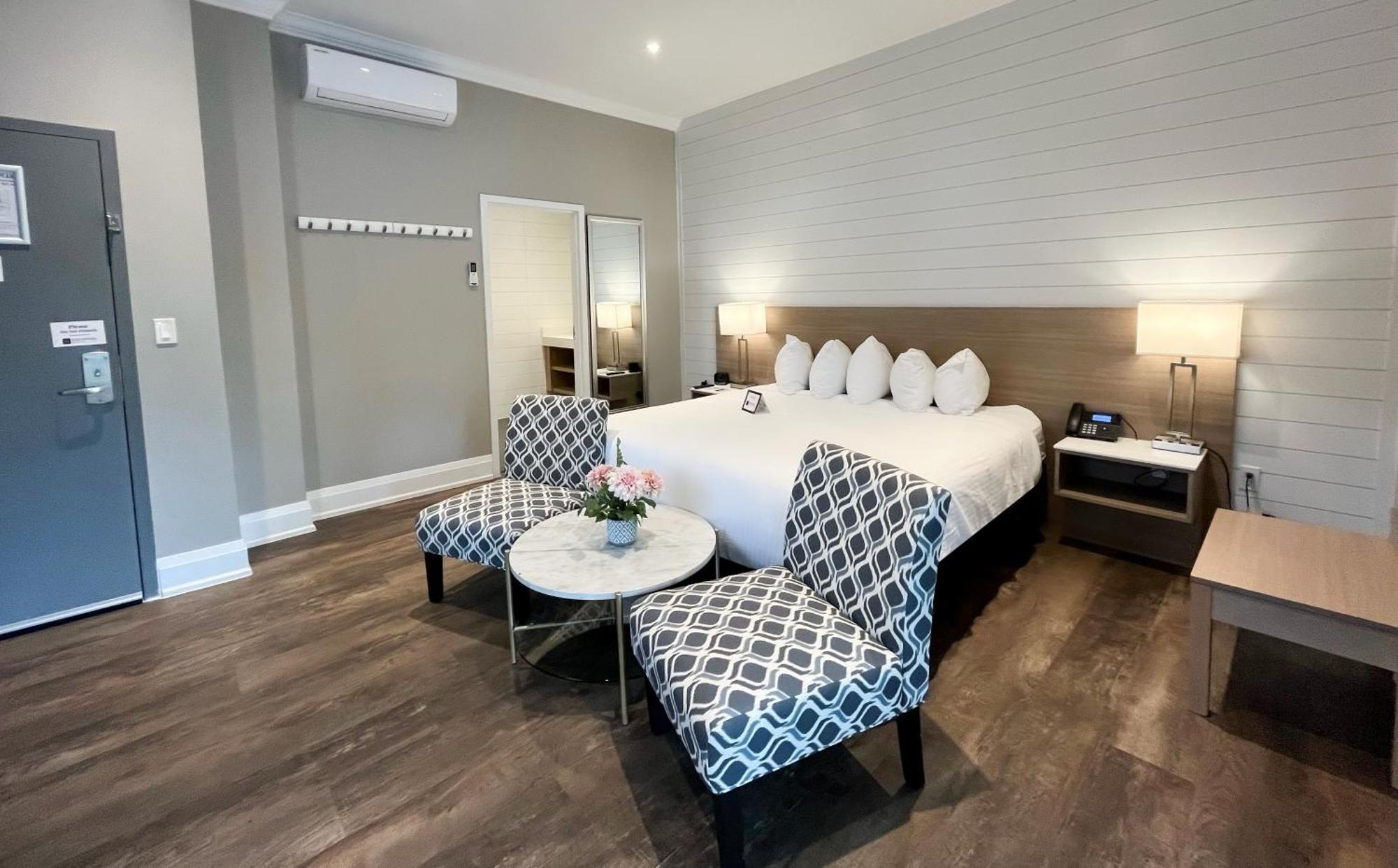 Colonial Hotel & Suites Grand Bend Buitenkant foto