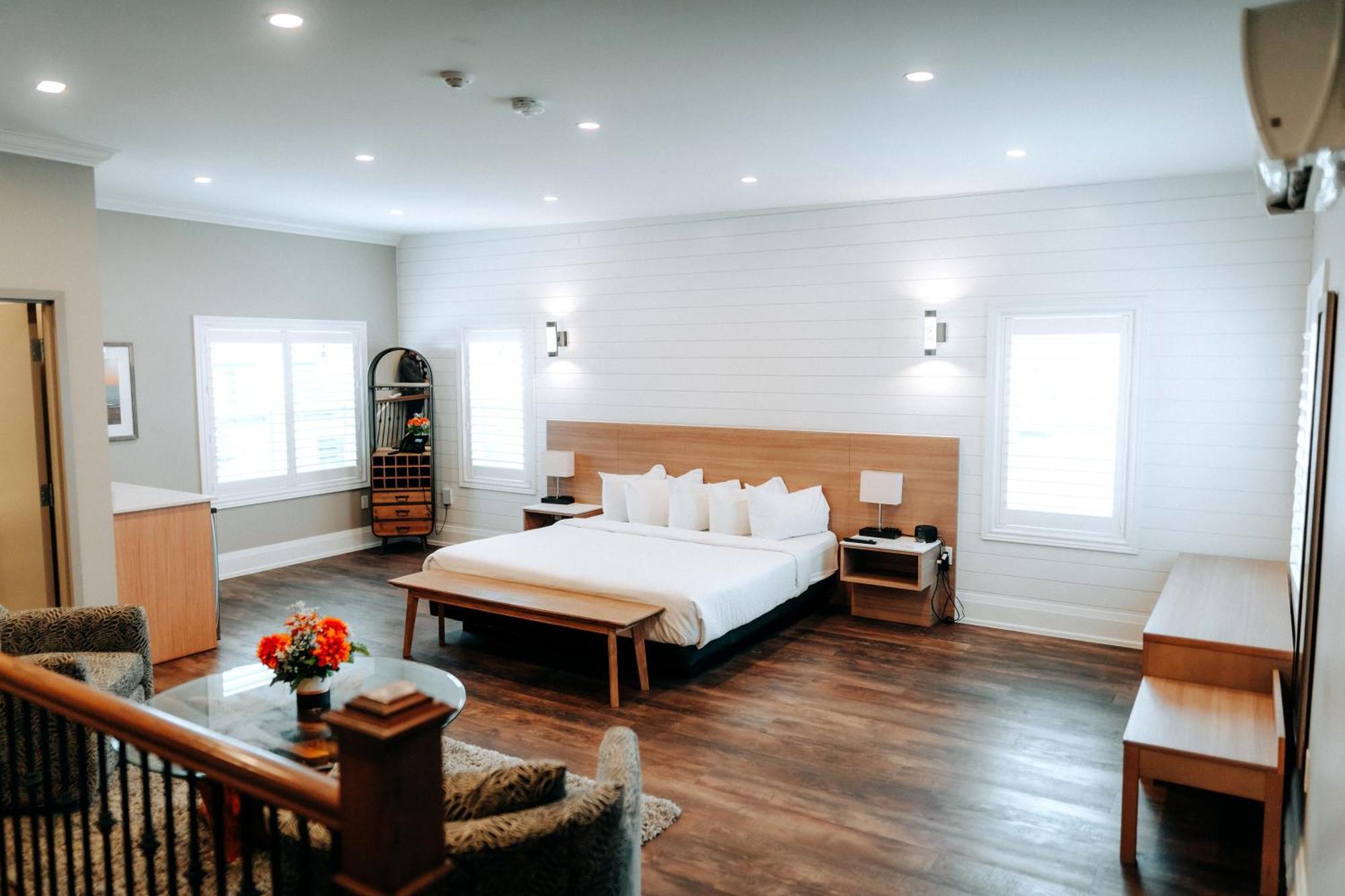 Colonial Hotel & Suites Grand Bend Buitenkant foto