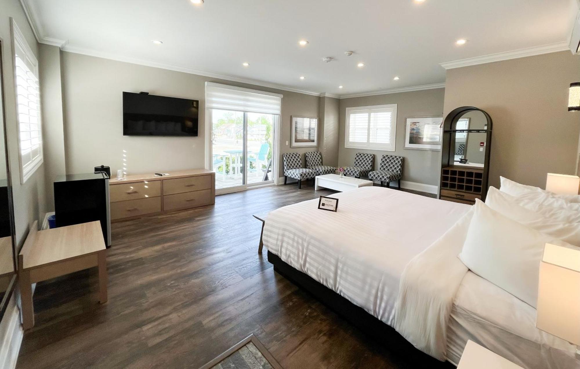 Colonial Hotel & Suites Grand Bend Buitenkant foto