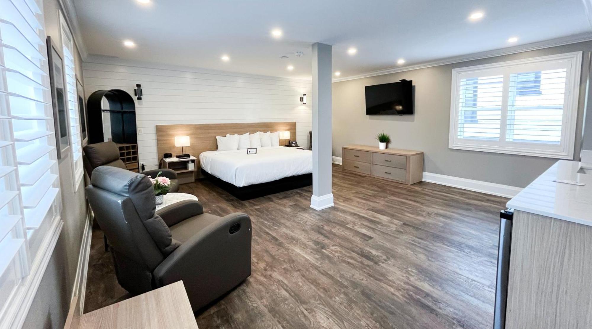 Colonial Hotel & Suites Grand Bend Buitenkant foto