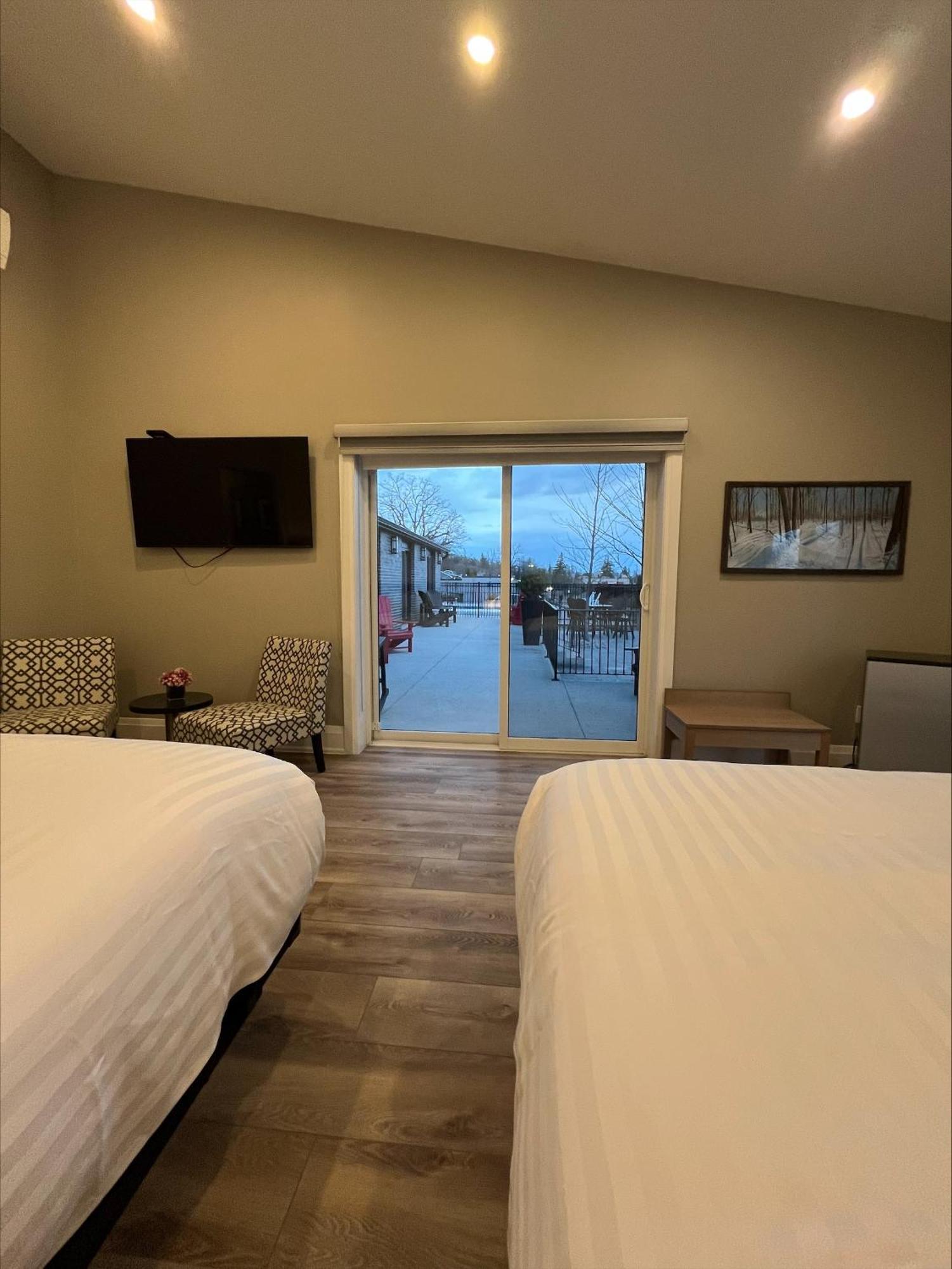 Colonial Hotel & Suites Grand Bend Buitenkant foto