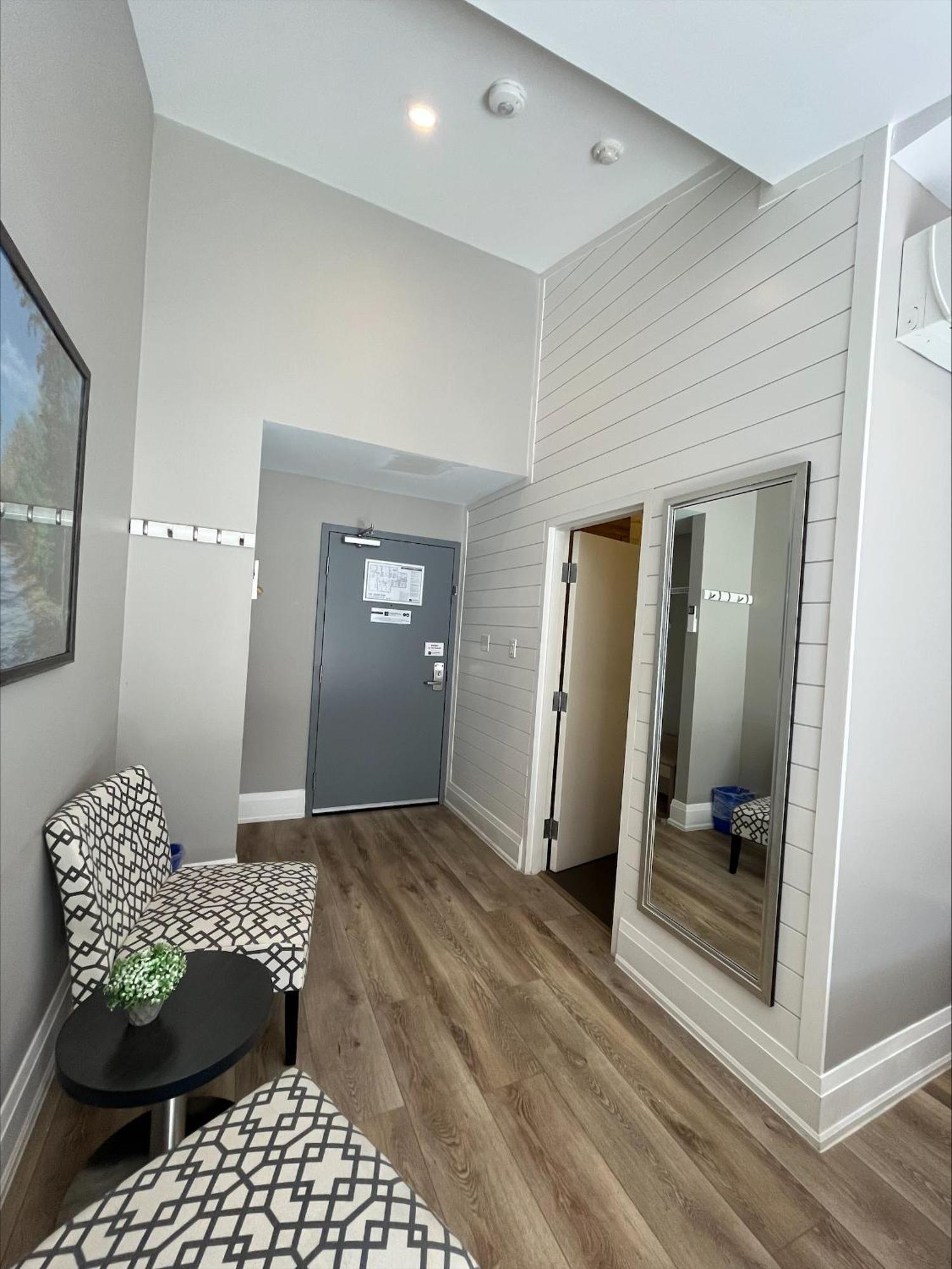 Colonial Hotel & Suites Grand Bend Buitenkant foto