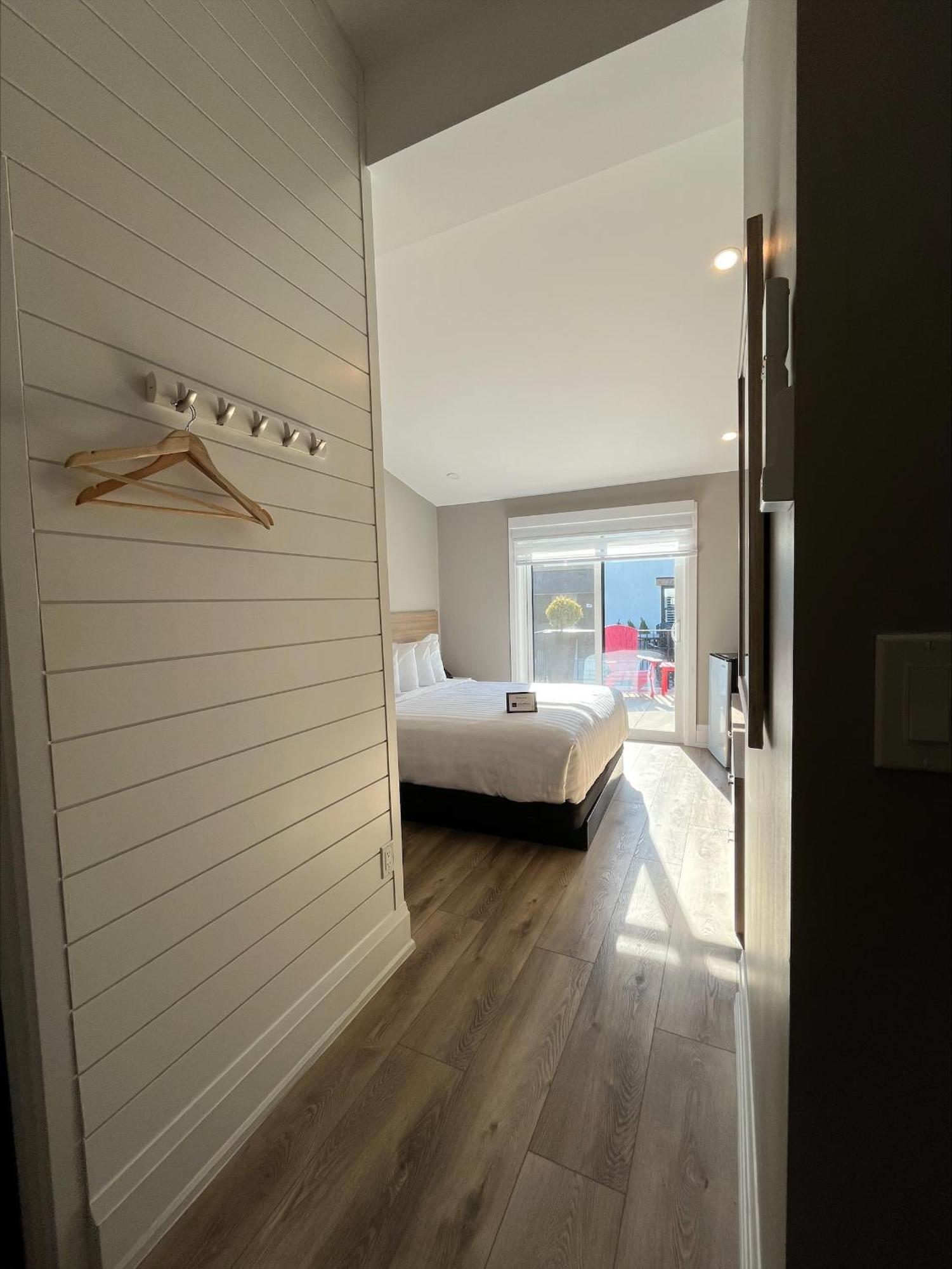 Colonial Hotel & Suites Grand Bend Buitenkant foto
